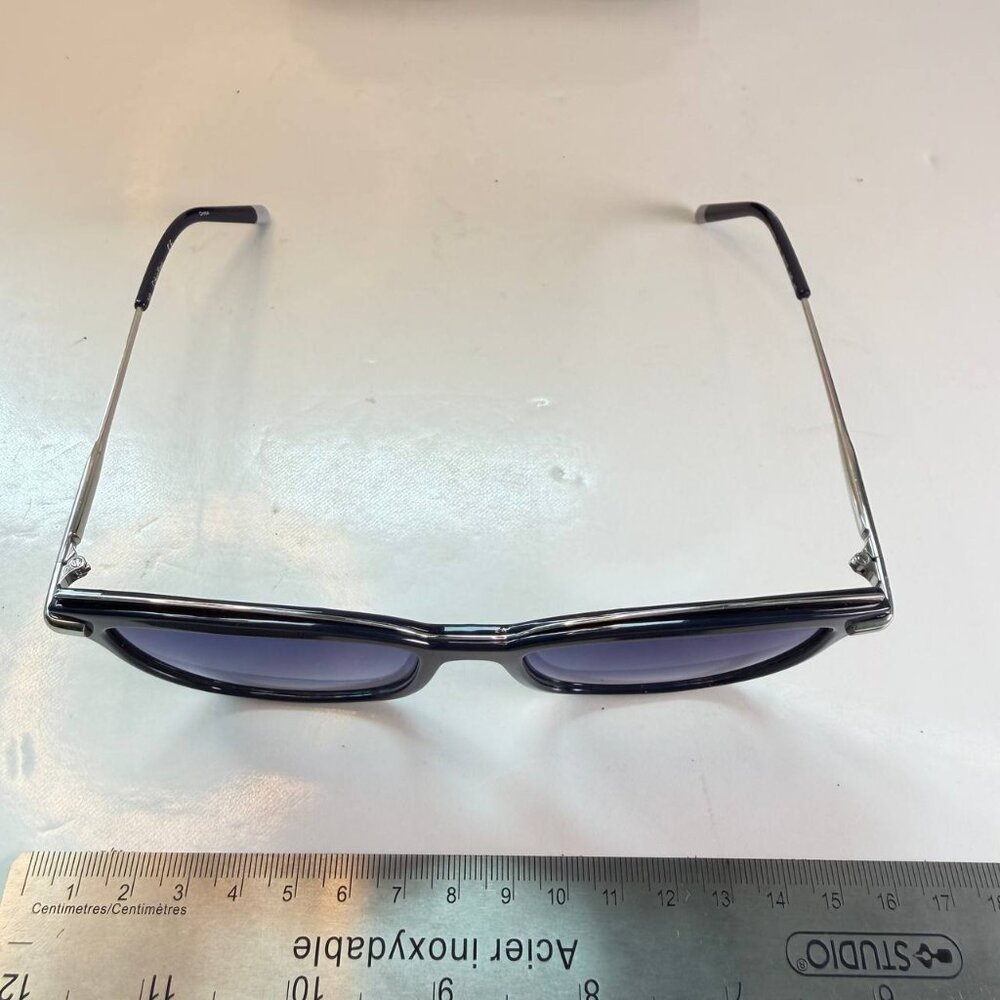 Calvin Klein Sunglasses – Gradient Lenses – Good Condition – Case Included - Picture 15 of 15